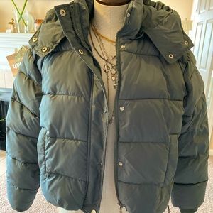Brand new puffer w removable hood